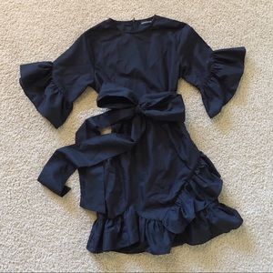 PrettyLittleThing Black Tie-waist Dress